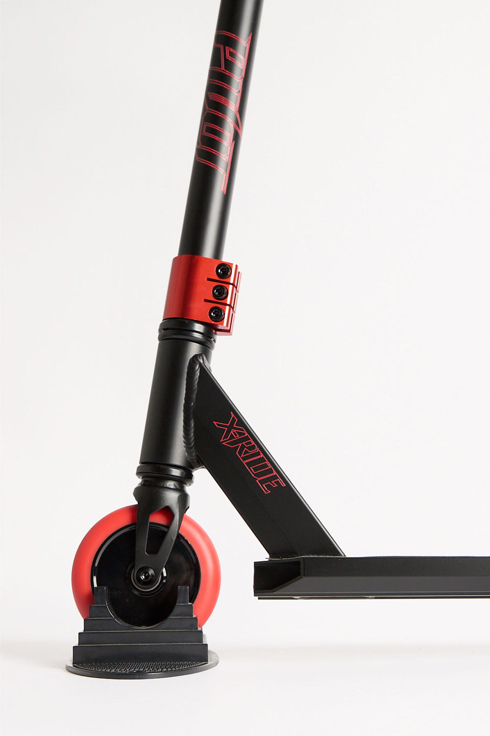 Trottinette Pivot X-Ride noire et rouge Trottinette Pivot X-Ride noire et rouge