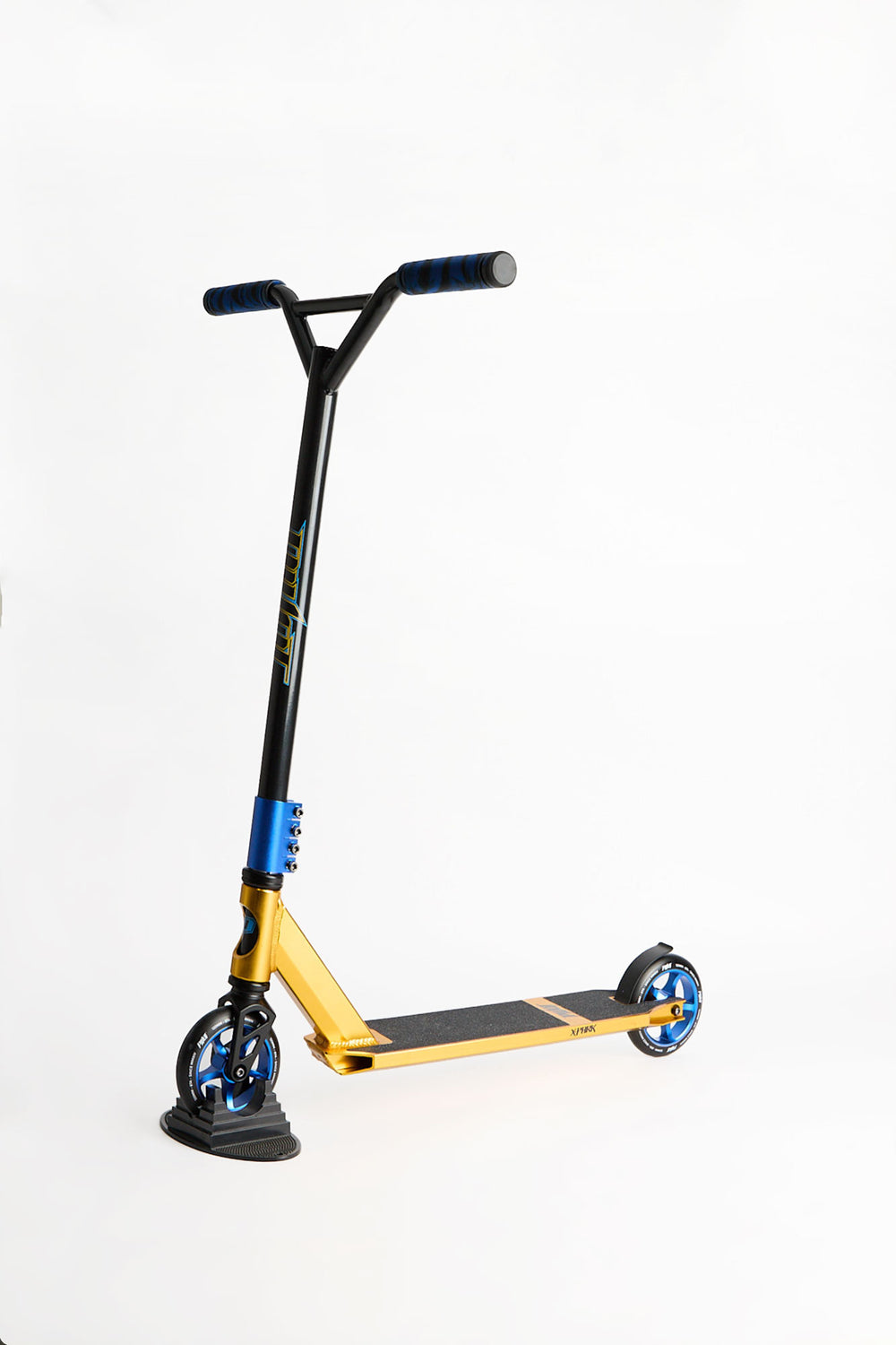 Trottinette Pivot X-Park dorée et bleue Trottinette Pivot X-Park dorée et bleue
