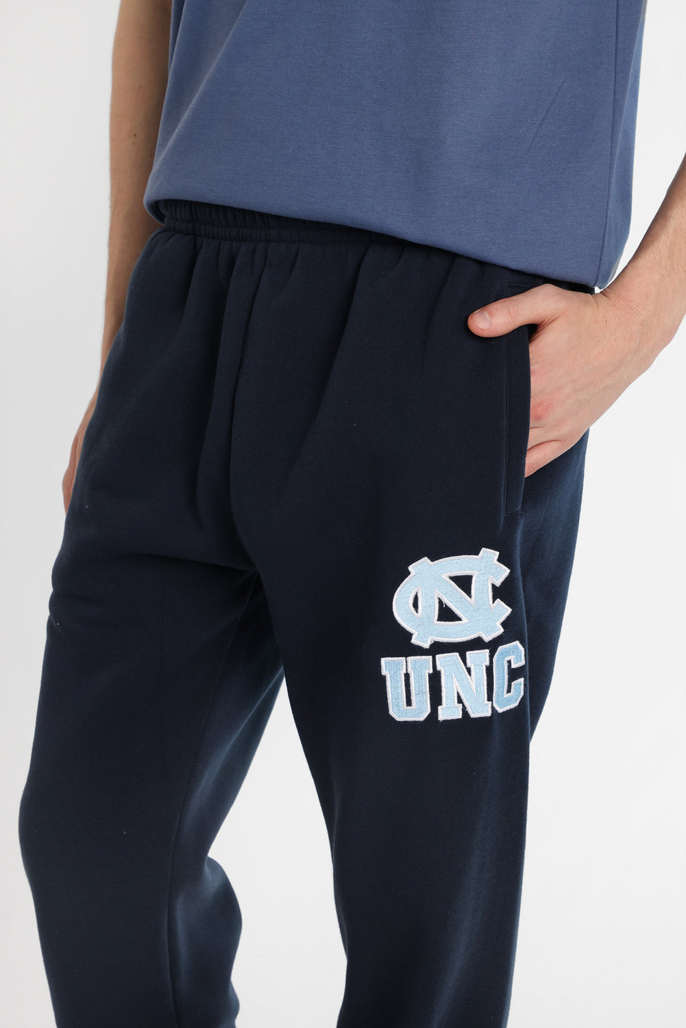 Jogger en molleton à patch brodé UNC Jogger en molleton à patch brodé UNC