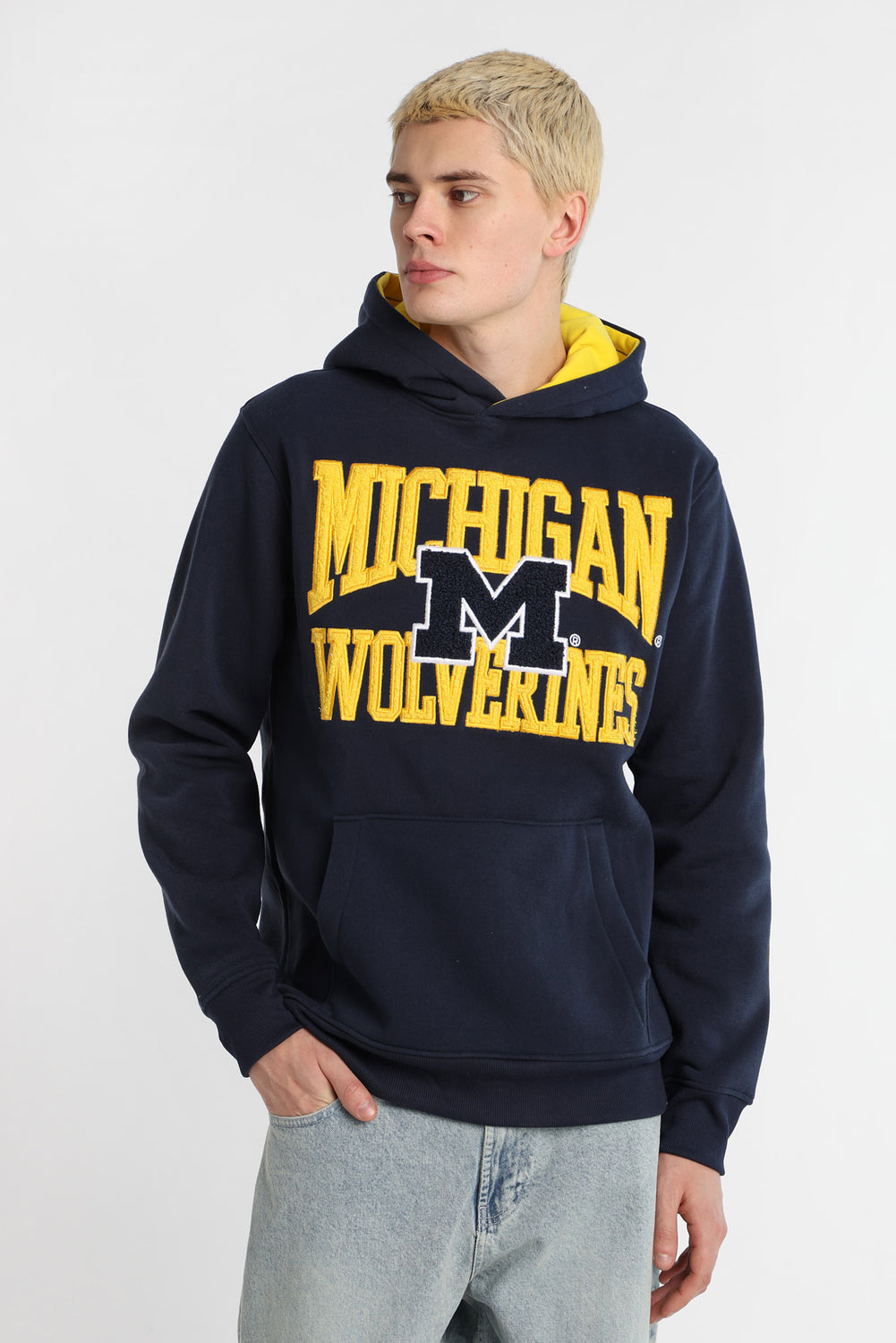 Haut à capuchon logo chenille Michigan Wolverines Haut à capuchon logo chenille Michigan Wolverines