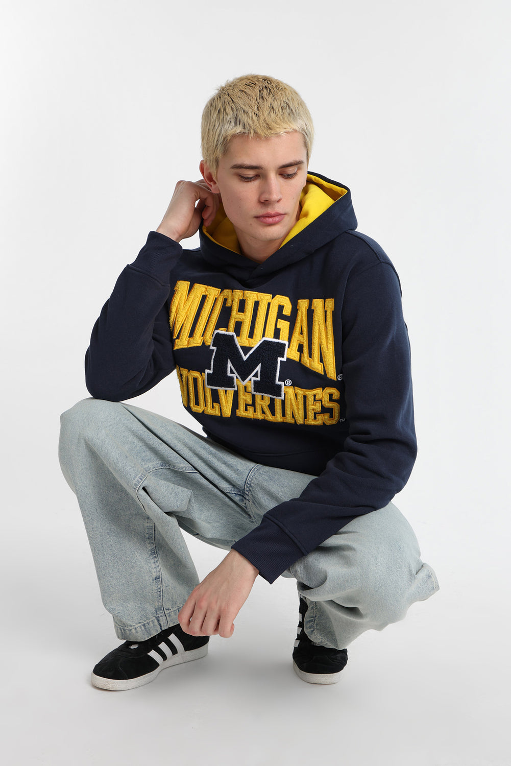 Haut à capuchon logo chenille Michigan Wolverines Haut à capuchon logo chenille Michigan Wolverines