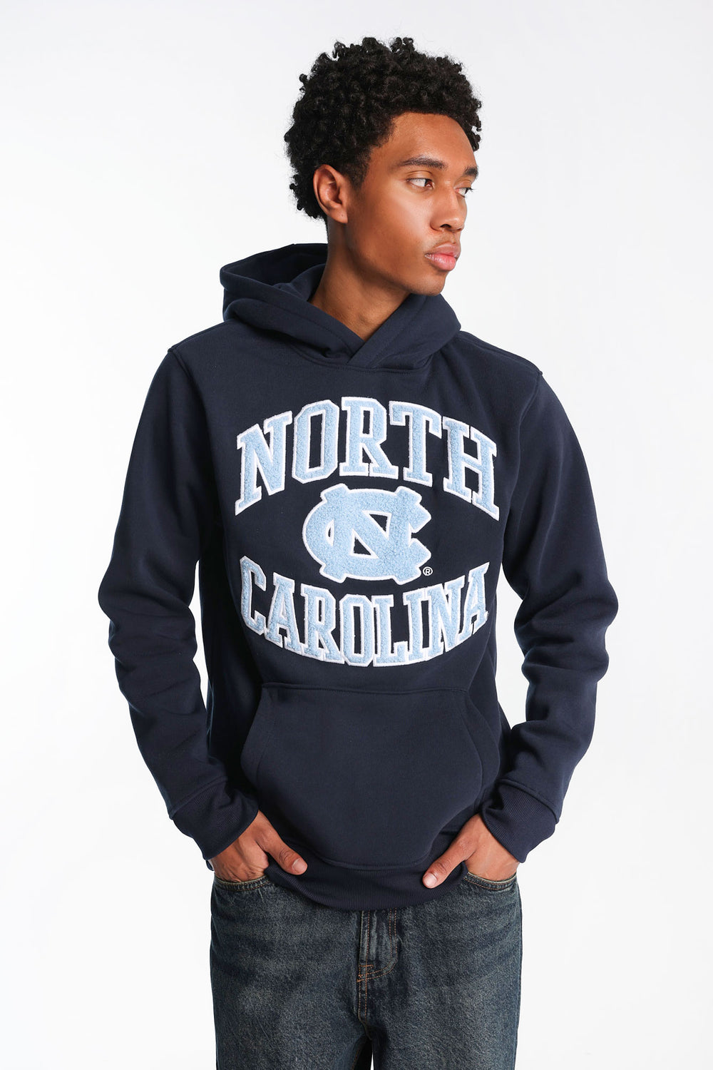 Haut à capuchon logo chenille University of North Carolina Haut à capuchon logo chenille University of North Carolina