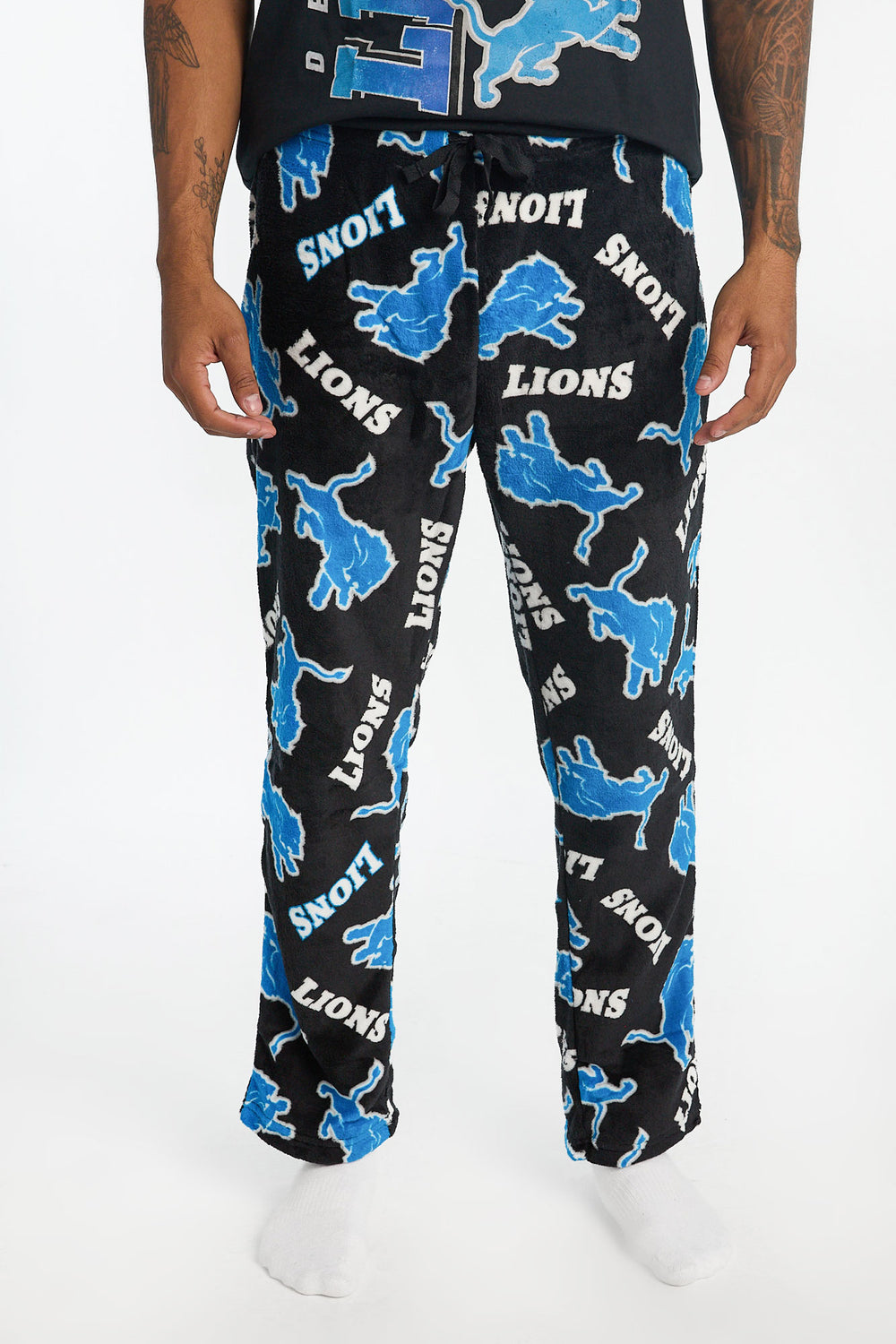 Mens Detroit Lions 2-Piece Graphic Tee & Pajama Pant Set Mens Detroit Lions 2-Piece Graphic Tee & Pajama Pant Set