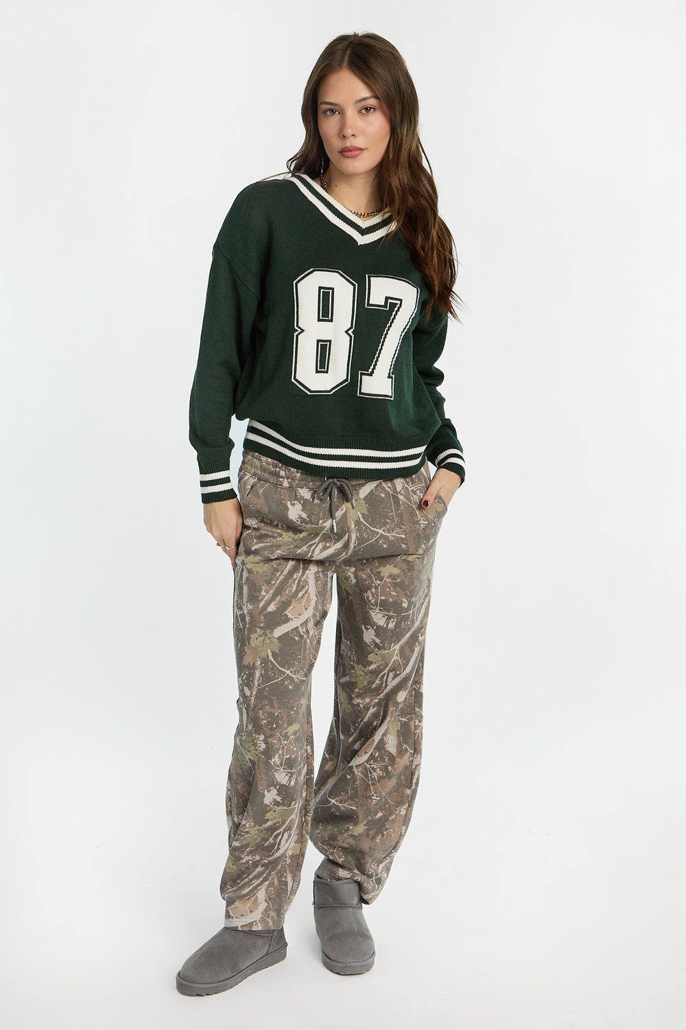 Chandail à col en V en tricot plat AERO Chandail à col en V en tricot plat AERO