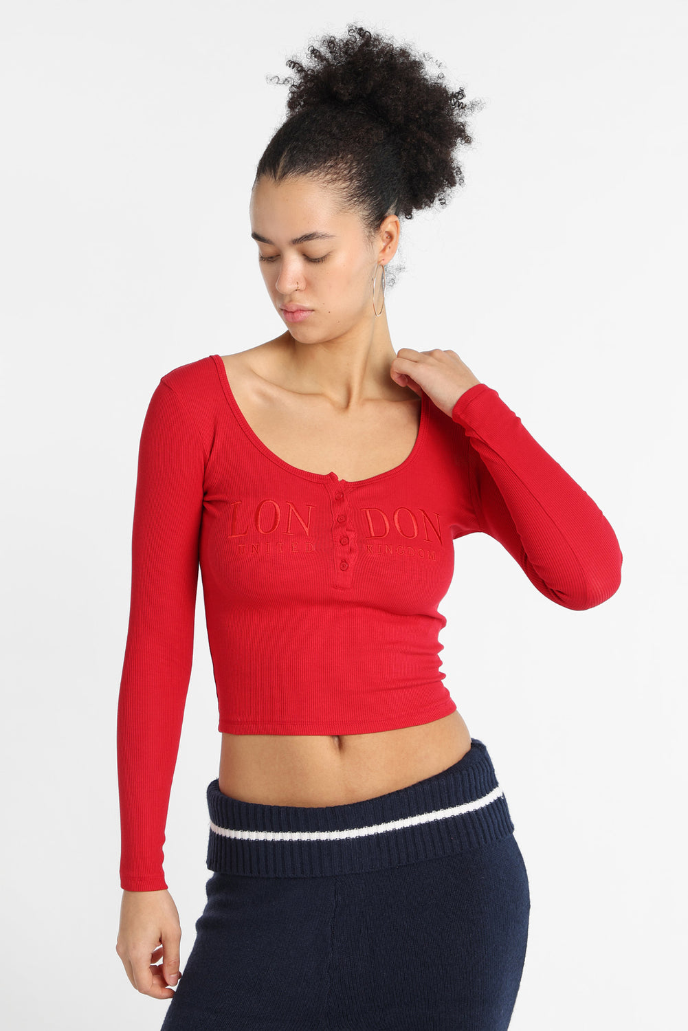 T-shirt ajusté à col Henley à manches longues AERO T-shirt ajusté à col Henley à manches longues AERO