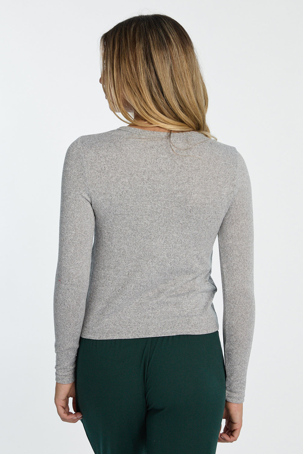 Haut ultra-doux à manches longues boutonné Haut ultra-doux à manches longues boutonné