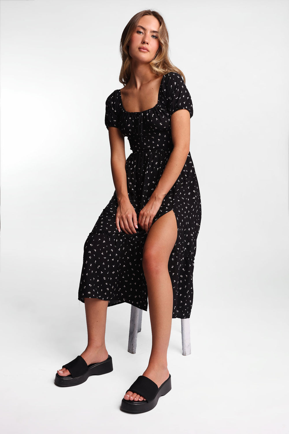 Robe midi à smocks latéraux et manches courtes AERO Robe midi à smocks latéraux et manches courtes AERO