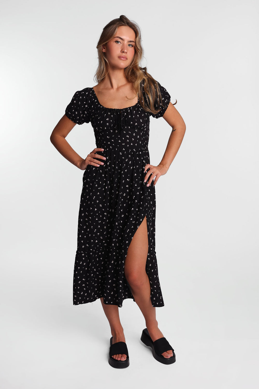 Robe midi à smocks latéraux et manches courtes AERO Robe midi à smocks latéraux et manches courtes AERO