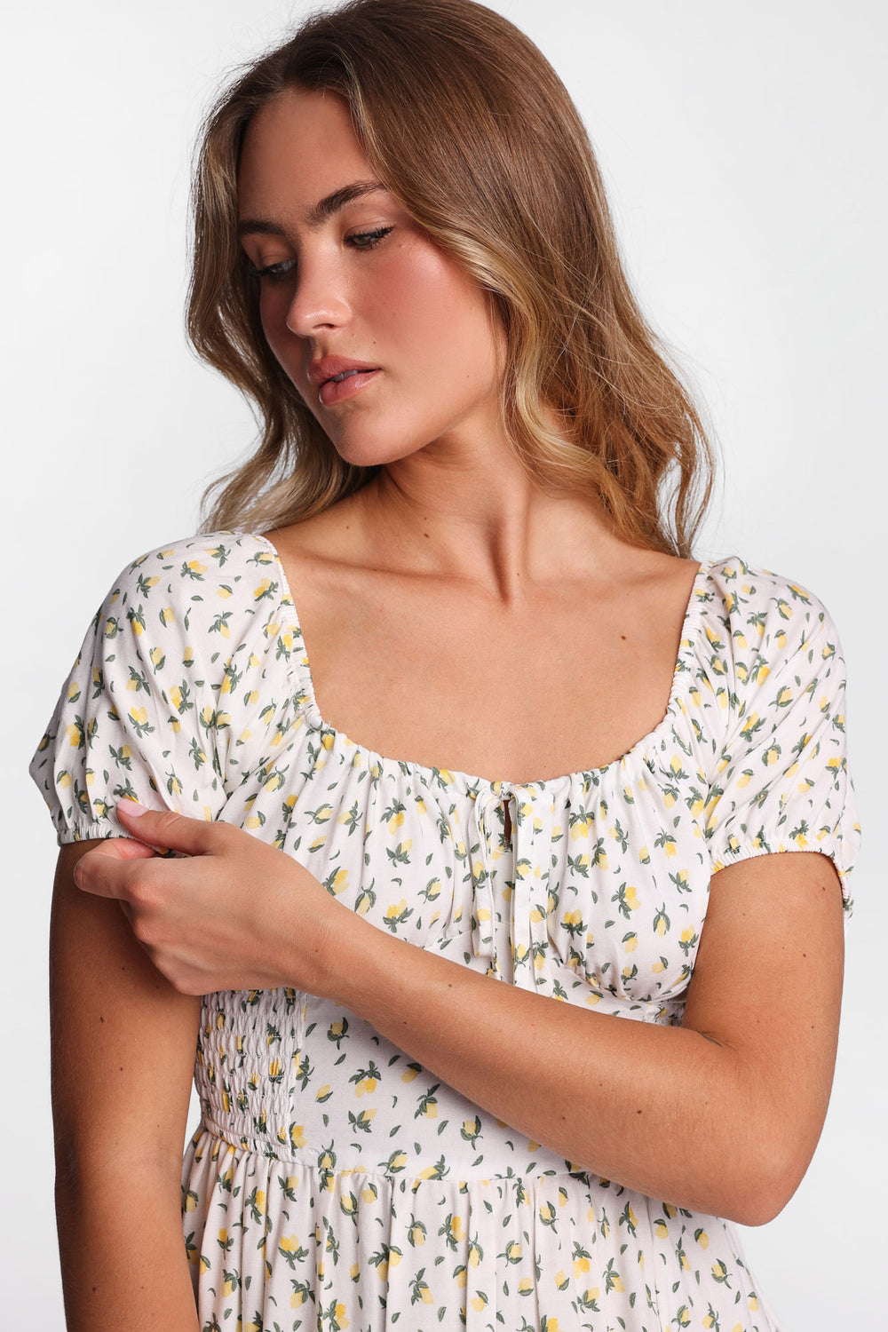 Robe midi à smocks latéraux et manches courtes AERO Robe midi à smocks latéraux et manches courtes AERO