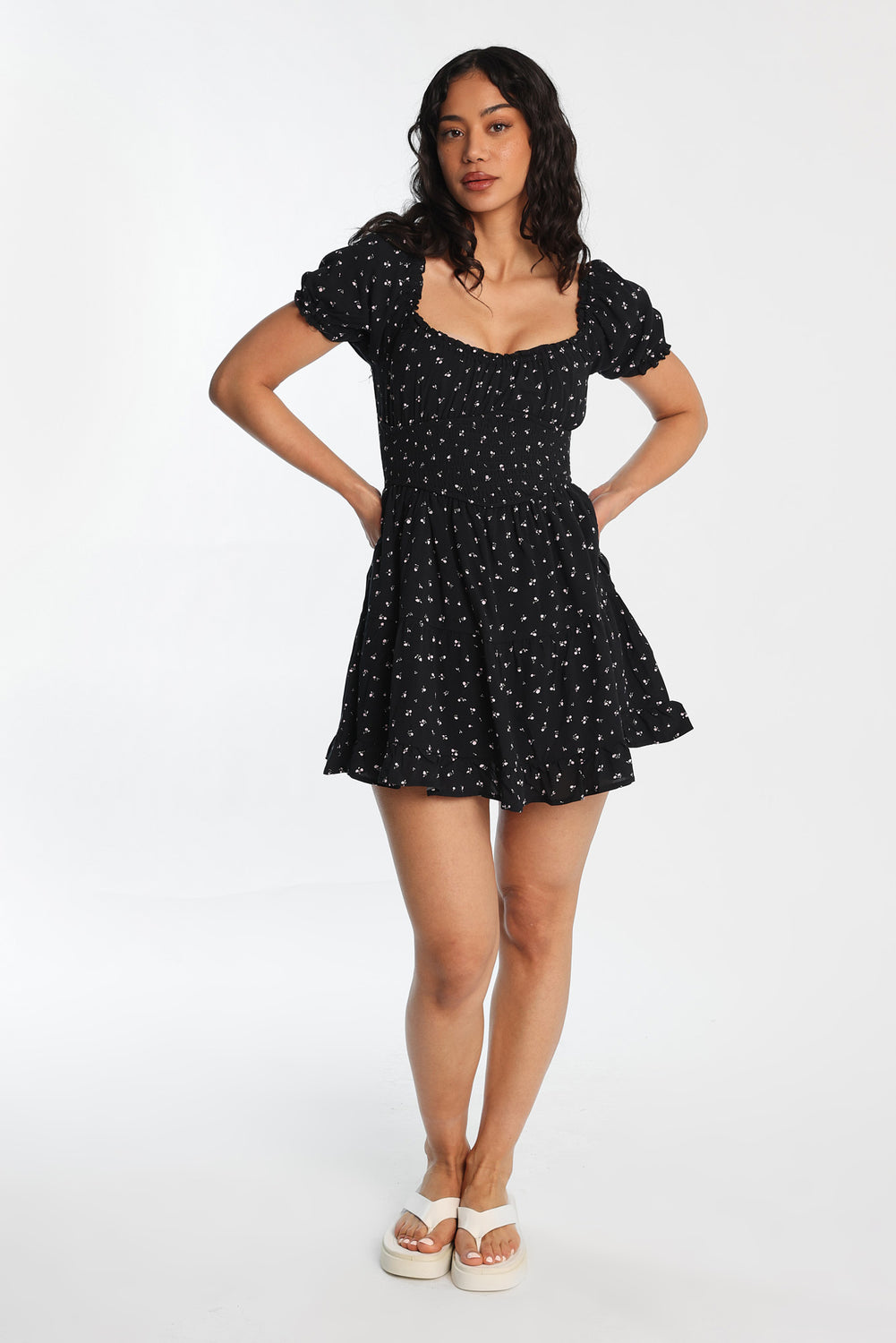 Mini-robe ajustée et évasée à encolure dégagée AERO Mini-robe ajustée et évasée à encolure dégagée AERO