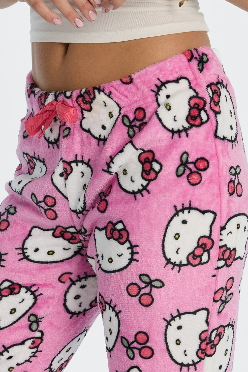 Pantalon de pyjama en peluche imprimé cerises Hello Kitty Pantalon de pyjama en peluche imprimé cerises Hello Kitty