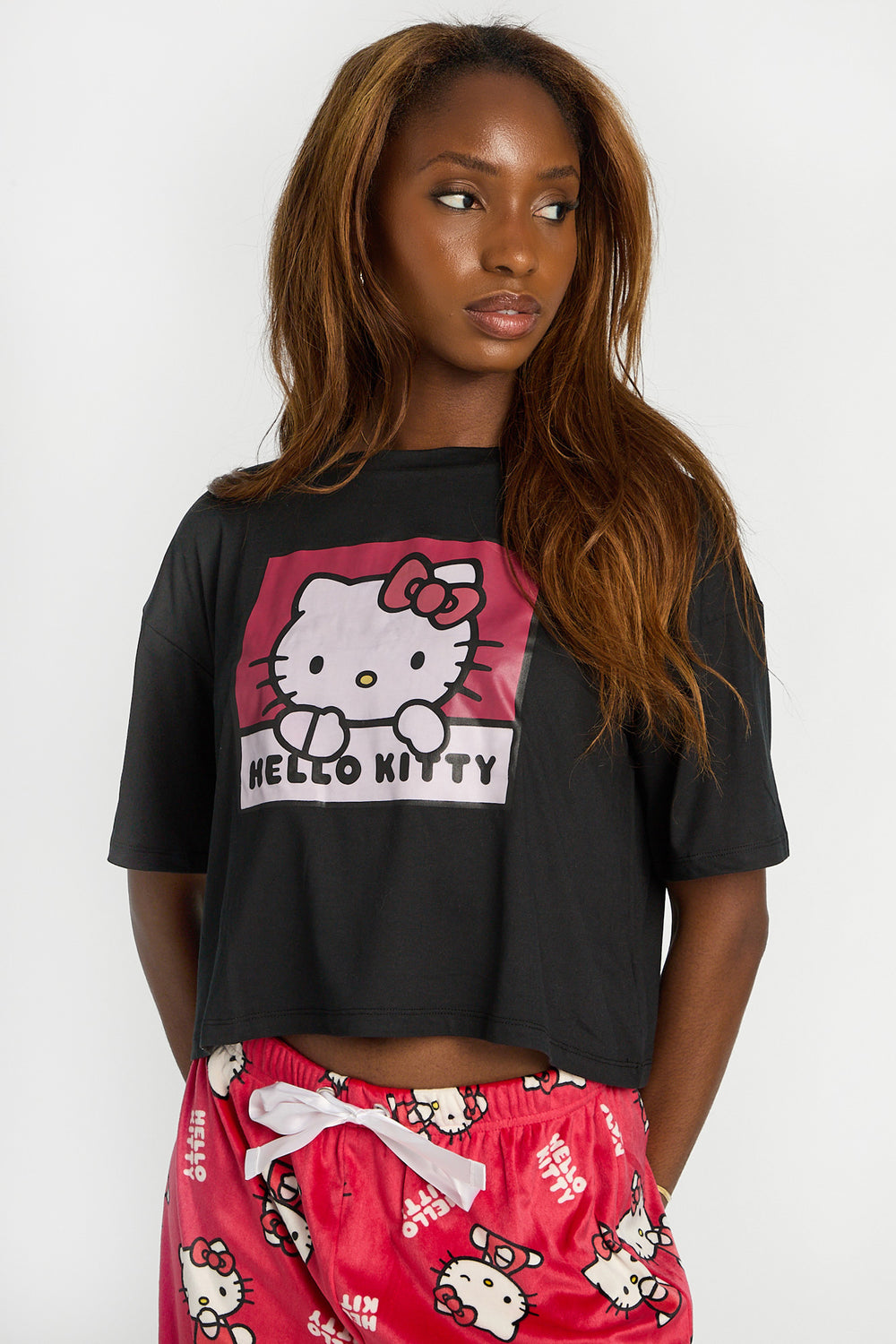 Ensemble de pyjama en velour imprimé Hello Kitty Ensemble de pyjama en velour imprimé Hello Kitty