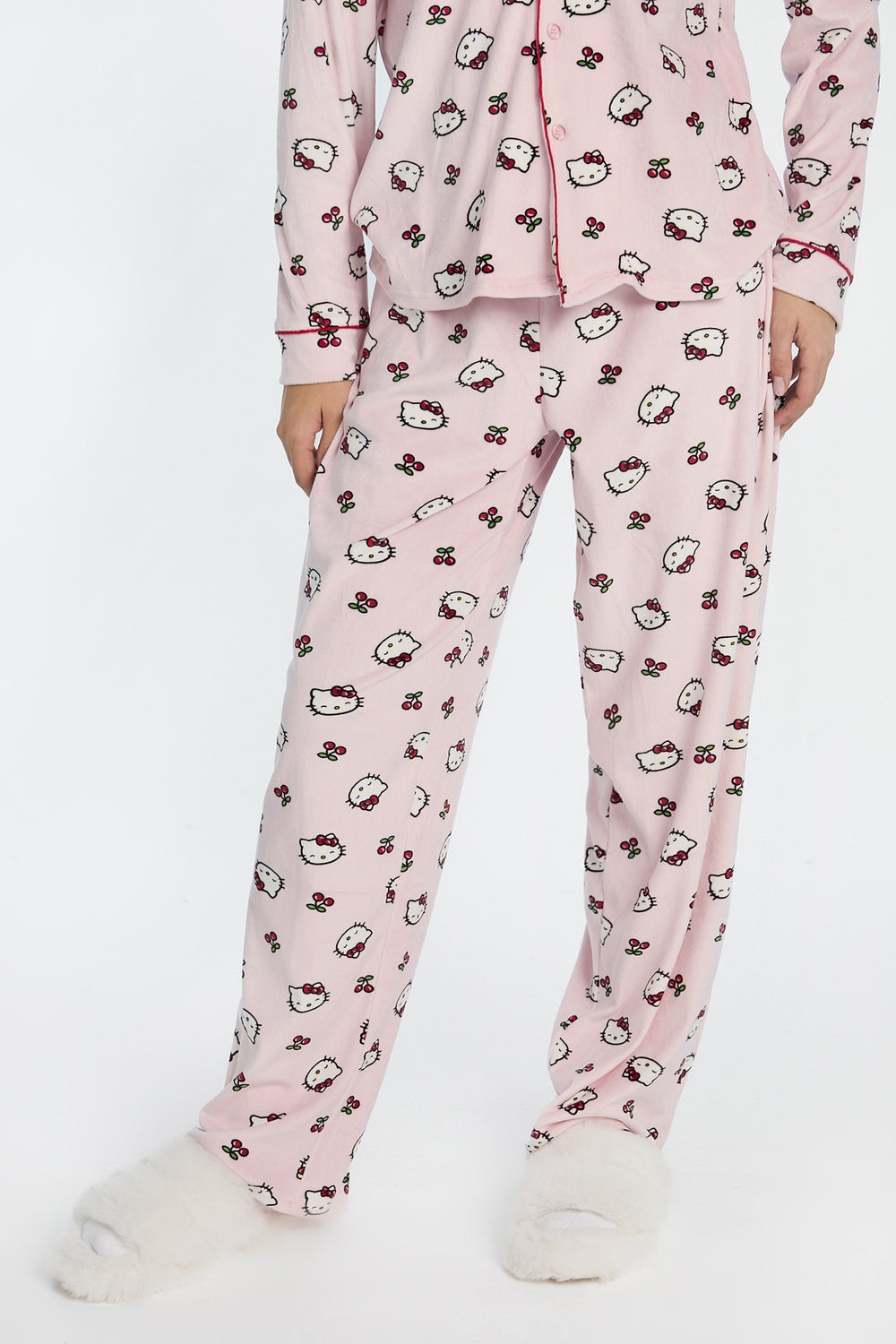 Ensemble de pyjama en velours 2 pièces cerises Hello Kitty Ensemble de pyjama en velours 2 pièces cerises Hello Kitty - West49
