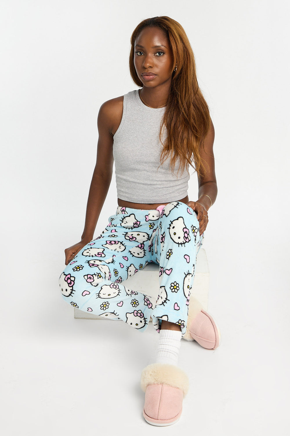 Pantalon de pyjama en peluche à fleurs Hello Kitty Pantalon de pyjama en peluche à fleurs Hello Kitty