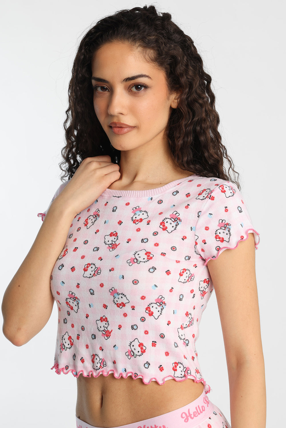 Ensemble t-shirt et short boxeur pyjama imprimé floral Hello Kitty Ensemble t-shirt et short boxeur pyjama imprimé floral Hello Kitty