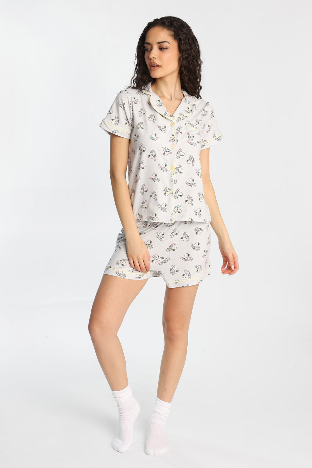 Ensemble chemise et short pyjama imprimé de crème glacée Snoopy Peanuts Ensemble chemise et short pyjama imprimé de crème glacée Snoopy Peanuts