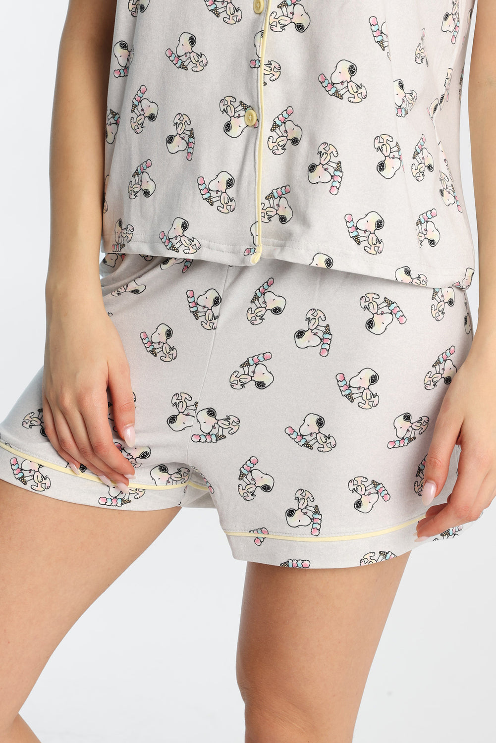 Ensemble chemise et short pyjama imprimé de crème glacée Snoopy Peanuts Ensemble chemise et short pyjama imprimé de crème glacée Snoopy Peanuts