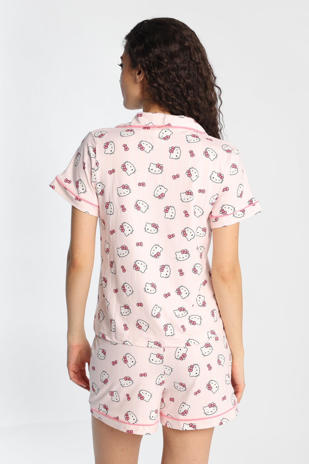 Ensemble chemise et short pyjama imprimé Hello Kitty Ensemble chemise et short pyjama imprimé Hello Kitty