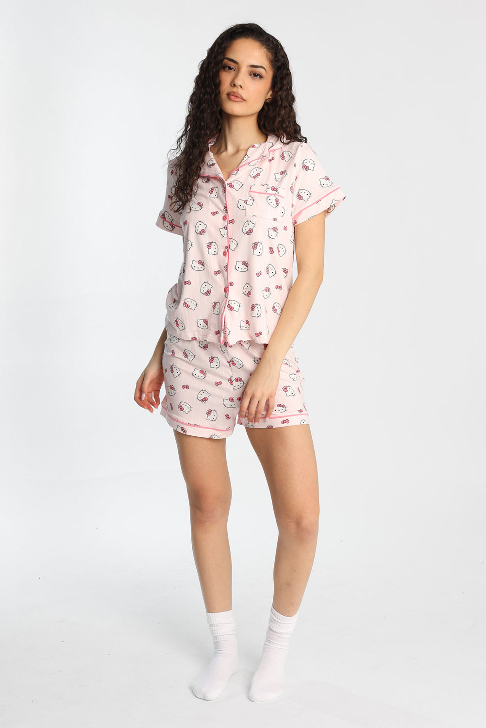 Ensemble chemise et short pyjama imprimé Hello Kitty Ensemble chemise et short pyjama imprimé Hello Kitty