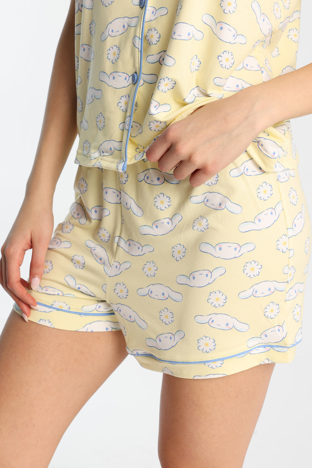 Ensemble chemise et short pyjama imprimé floral Cinnamoroll Ensemble chemise et short pyjama imprimé floral Cinnamoroll