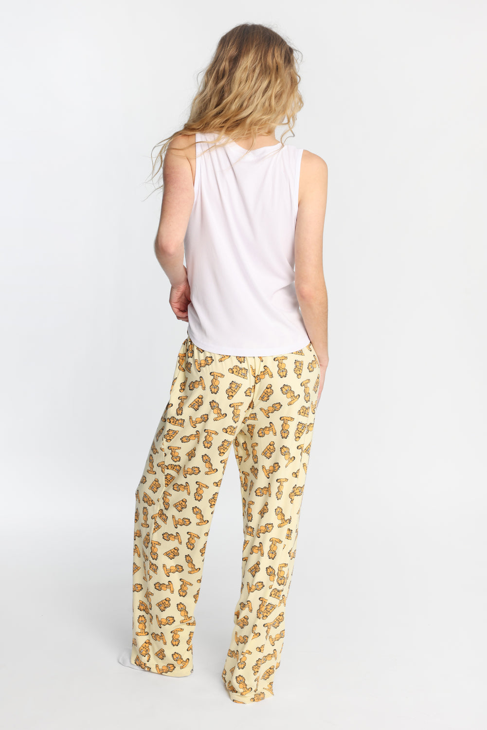Ensemble débardeur et pantalon pyjama côtelé imprimé Garfield Ensemble débardeur et pantalon pyjama côtelé imprimé Garfield