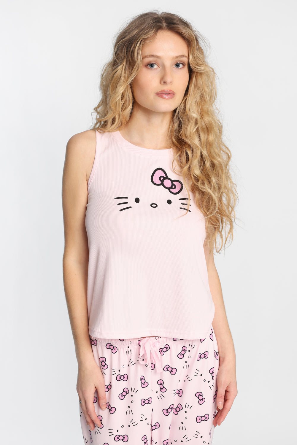 Ensemble débardeur et pantalon pyjama côtelé imprimé Hello Kitty Ensemble débardeur et pantalon pyjama côtelé imprimé Hello Kitty