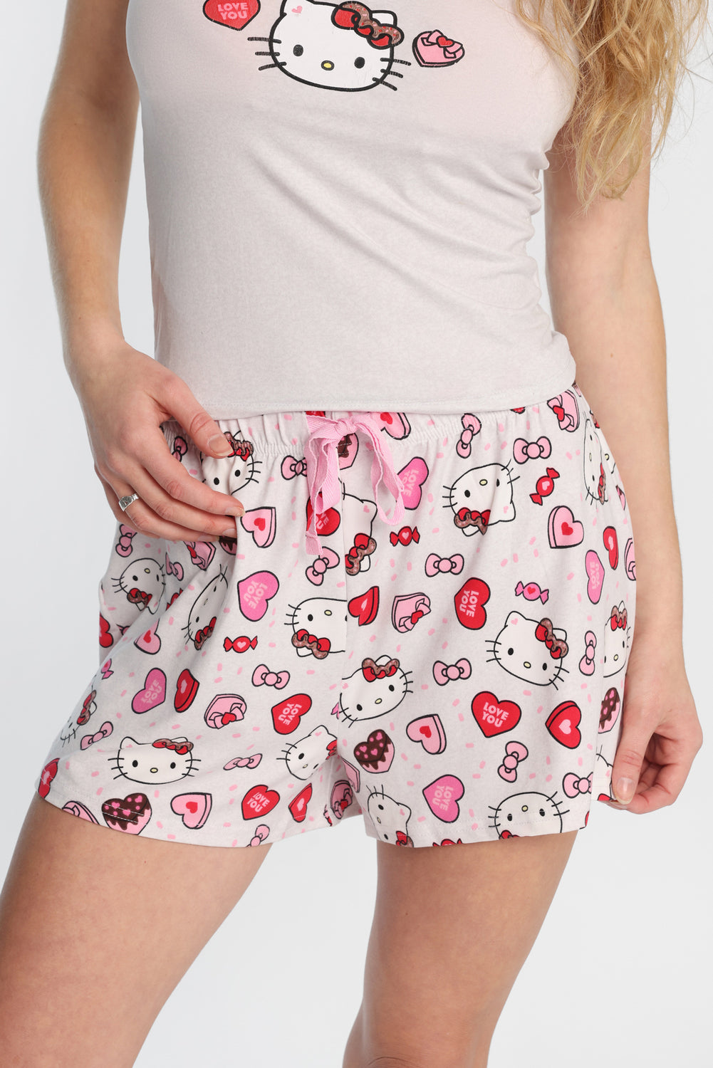 Ensemble camisole et short pyjama super doux imprimé Hello Kitty coeur Ensemble camisole et short pyjama super doux imprimé Hello Kitty coeur