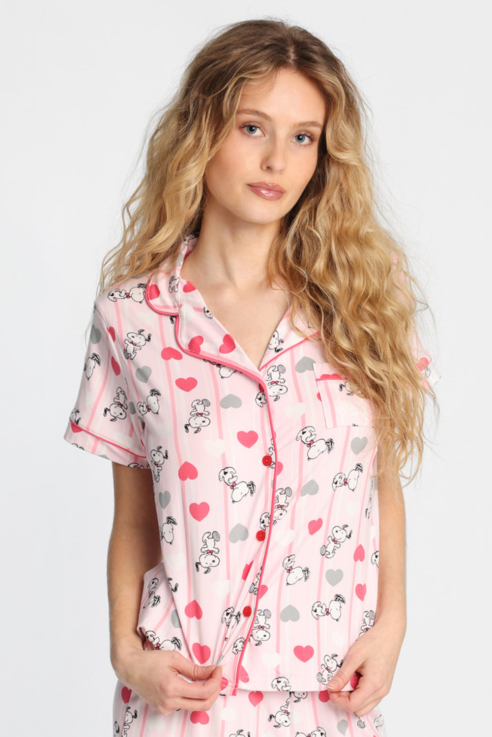 Ensemble chemise et short pyjama coupe Dad super doux imprimés Peanuts Snoopy coeur Ensemble chemise et short pyjama coupe Dad super doux imprimés Peanuts Snoopy coeur