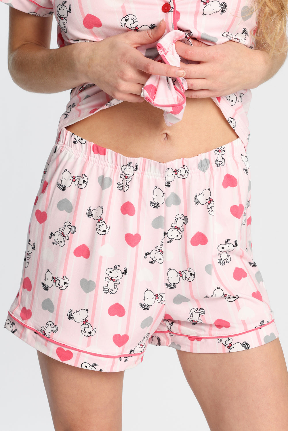 Ensemble chemise et short pyjama coupe Dad super doux imprimés Peanuts Snoopy coeur Ensemble chemise et short pyjama coupe Dad super doux imprimés Peanuts Snoopy coeur