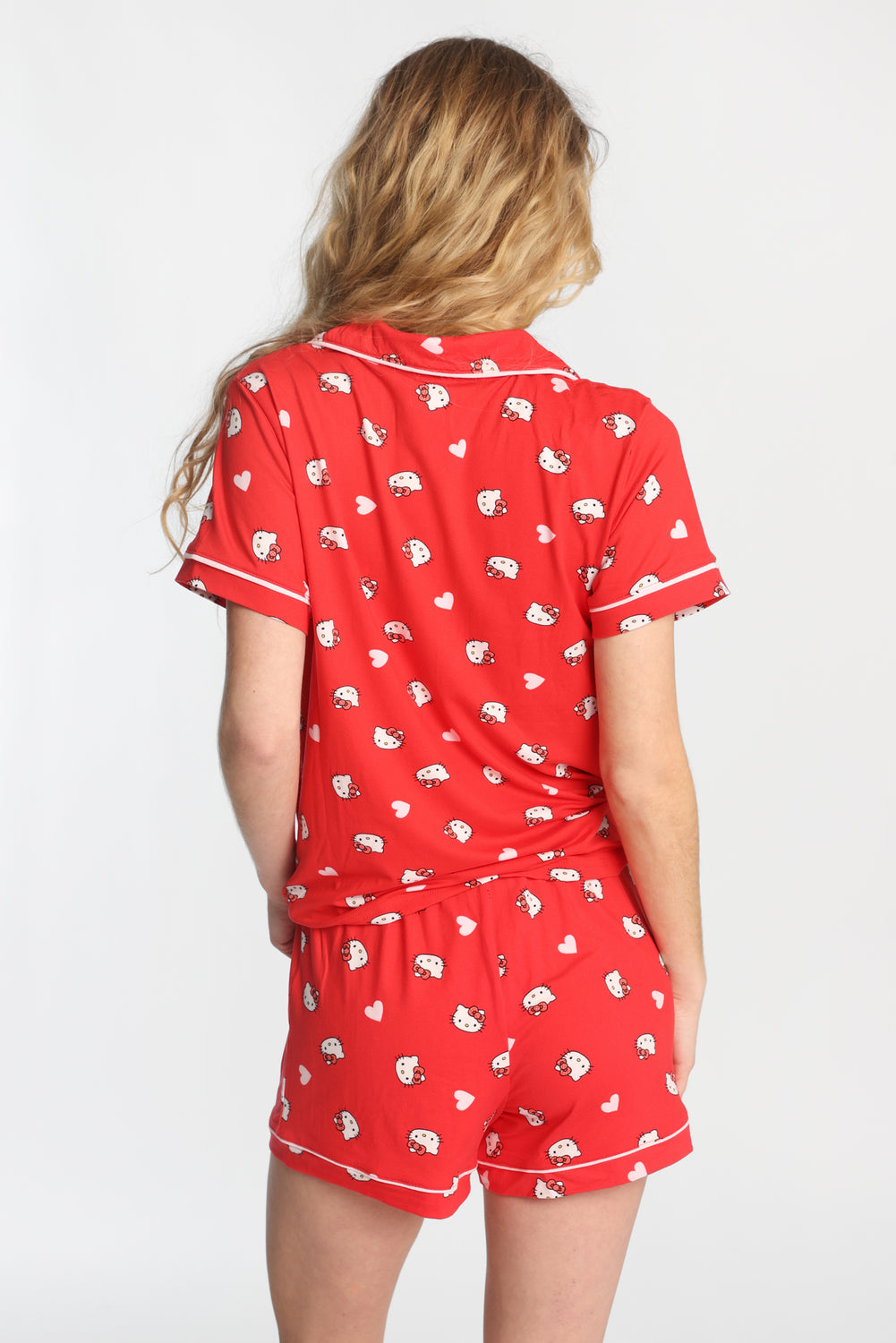 Ensemble chemise et short pyjama coupe Dad super doux imprimés Hello Kitty Ensemble chemise et short pyjama coupe Dad super doux imprimés Hello Kitty