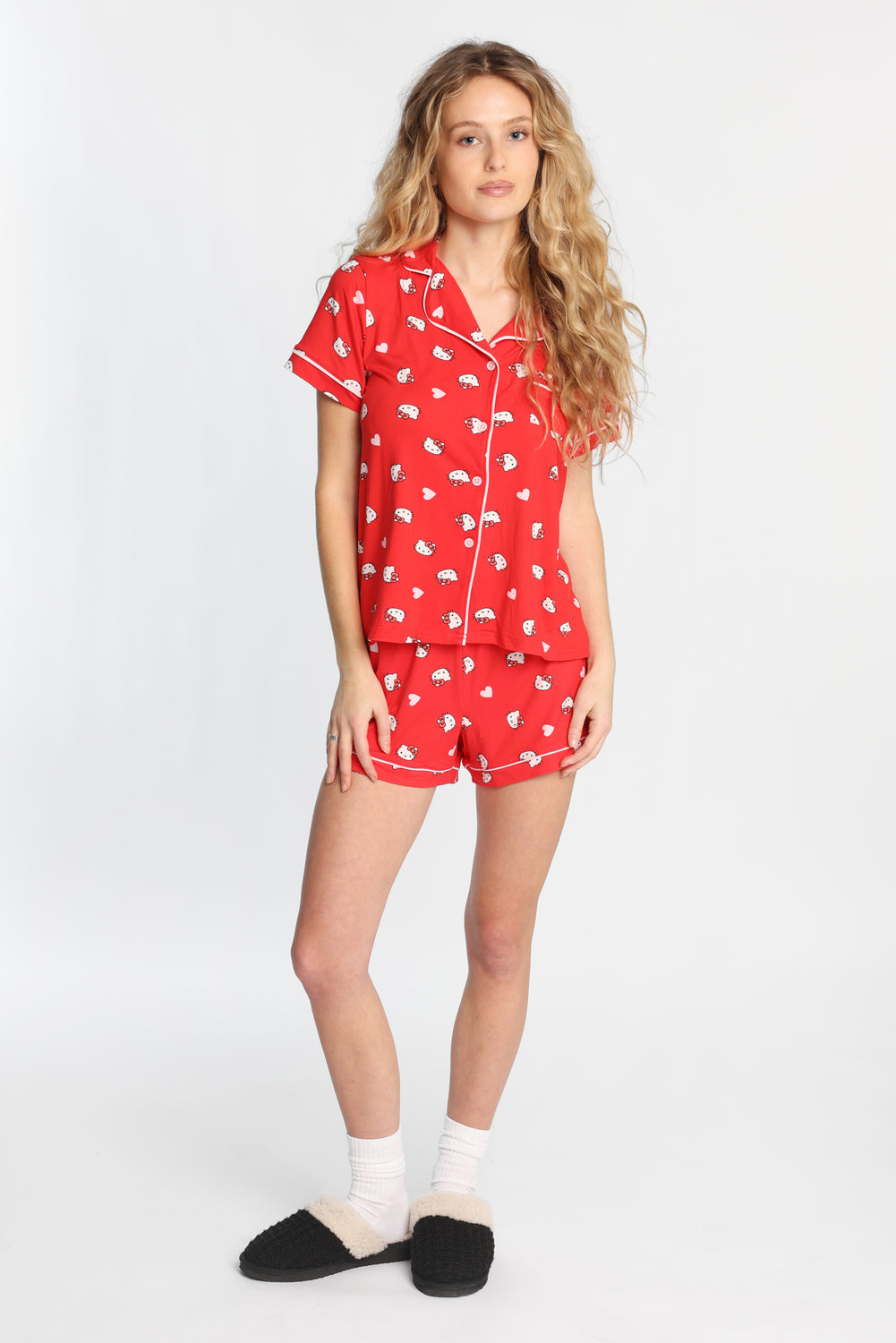 Ensemble chemise et short pyjama coupe Dad super doux imprimés Hello Kitty Ensemble chemise et short pyjama coupe Dad super doux imprimés Hello Kitty