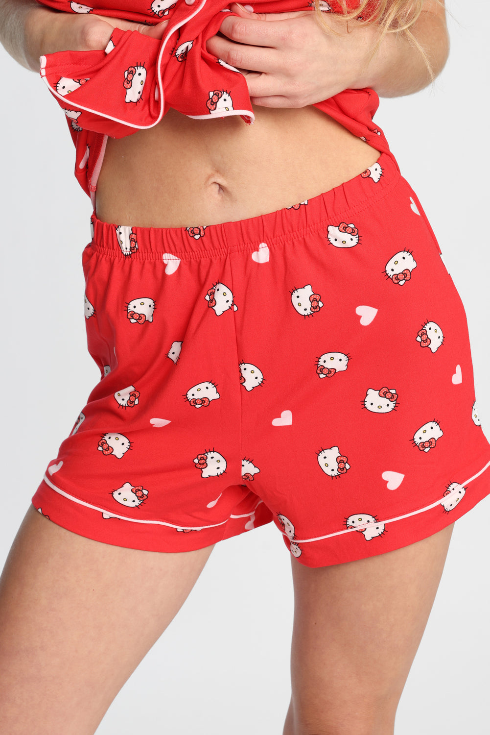 Ensemble chemise et short pyjama coupe Dad super doux imprimés Hello Kitty Ensemble chemise et short pyjama coupe Dad super doux imprimés Hello Kitty