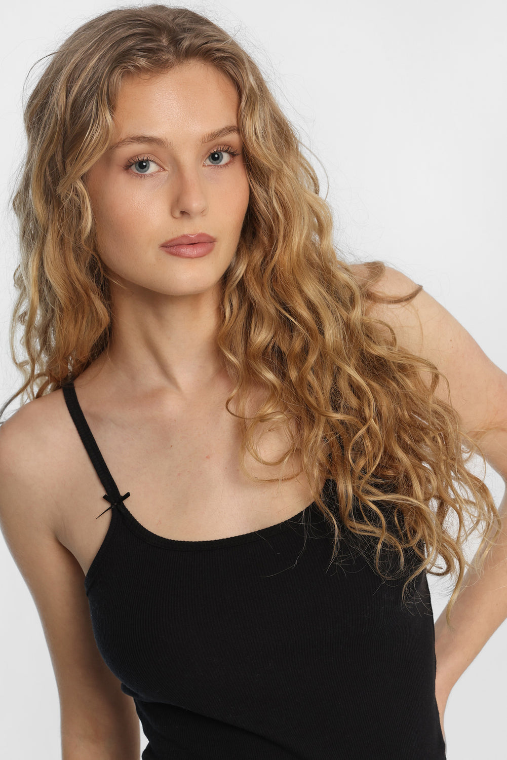 Camisole en tricot côtelé à encolure dégagée AERO Camisole en tricot côtelé à encolure dégagée AERO