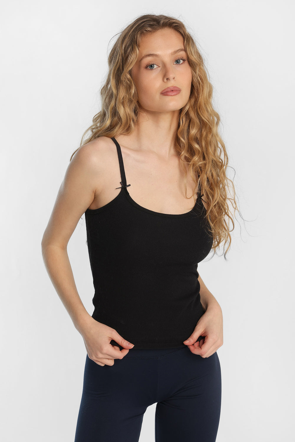 Camisole en tricot côtelé à encolure dégagée AERO Camisole en tricot côtelé à encolure dégagée AERO