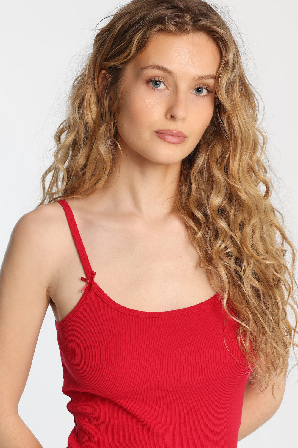 Camisole en tricot côtelé à encolure dégagée AERO Camisole en tricot côtelé à encolure dégagée AERO