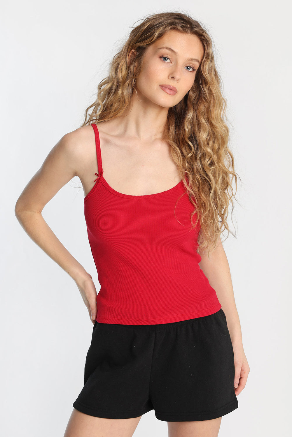Camisole en tricot côtelé à encolure dégagée AERO Camisole en tricot côtelé à encolure dégagée AERO