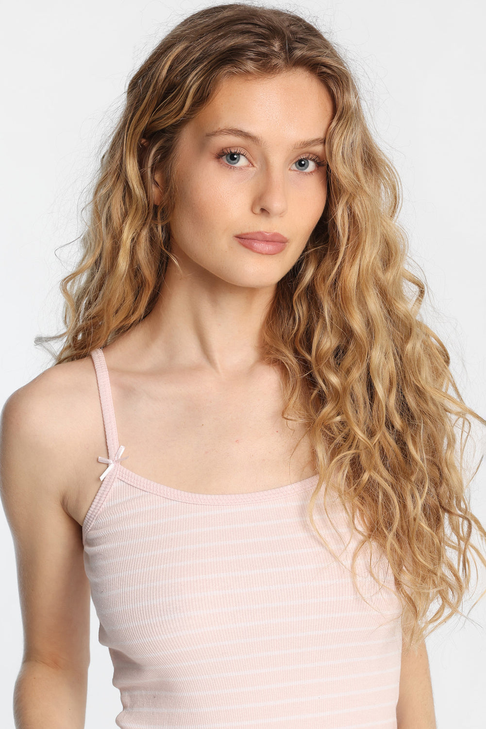 Camisole en tricot côtelé à encolure dégagée AERO Camisole en tricot côtelé à encolure dégagée AERO