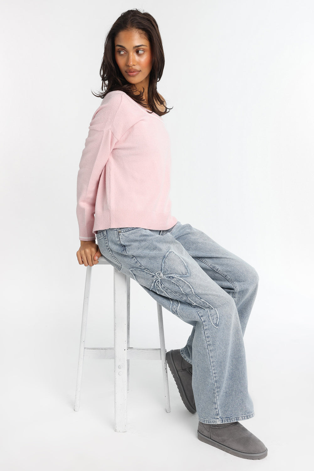 AERO Bow Embroidered Low Rise Baggy Jeans AERO Bow Embroidered Low Rise Baggy Jeans