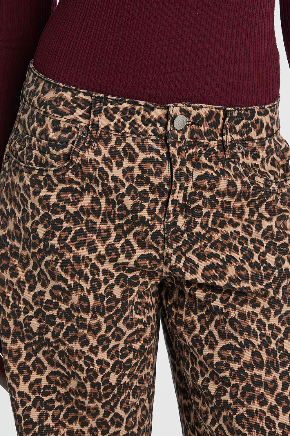 AERO Leopard Low-Rise Baggy Jeans AERO Leopard Low-Rise Baggy Jeans