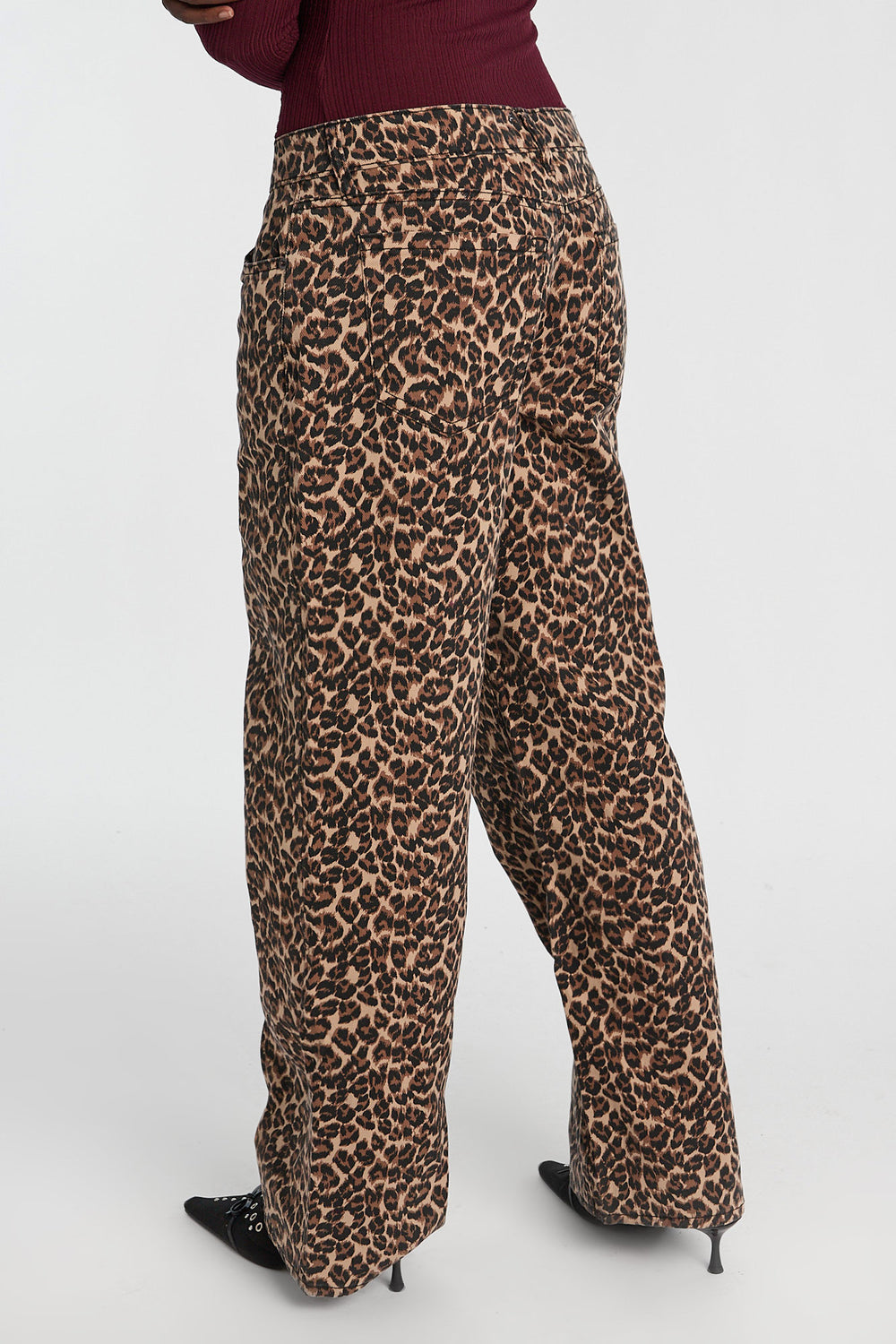 AERO Leopard Low-Rise Baggy Jeans AERO Leopard Low-Rise Baggy Jeans