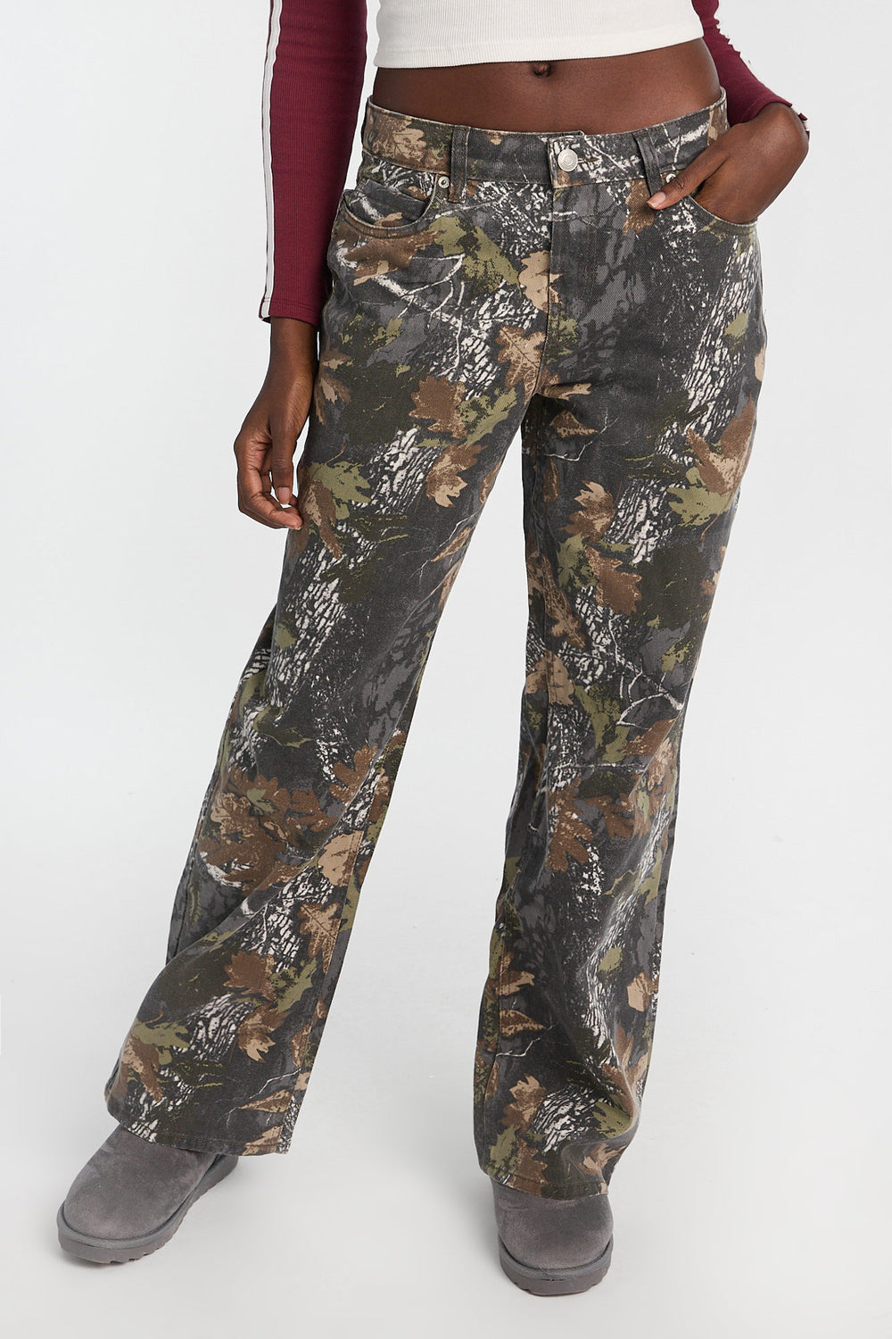AERO Tree Camouflage Low-Rise Baggy Jeans AERO Tree Camouflage Low-Rise Baggy Jeans