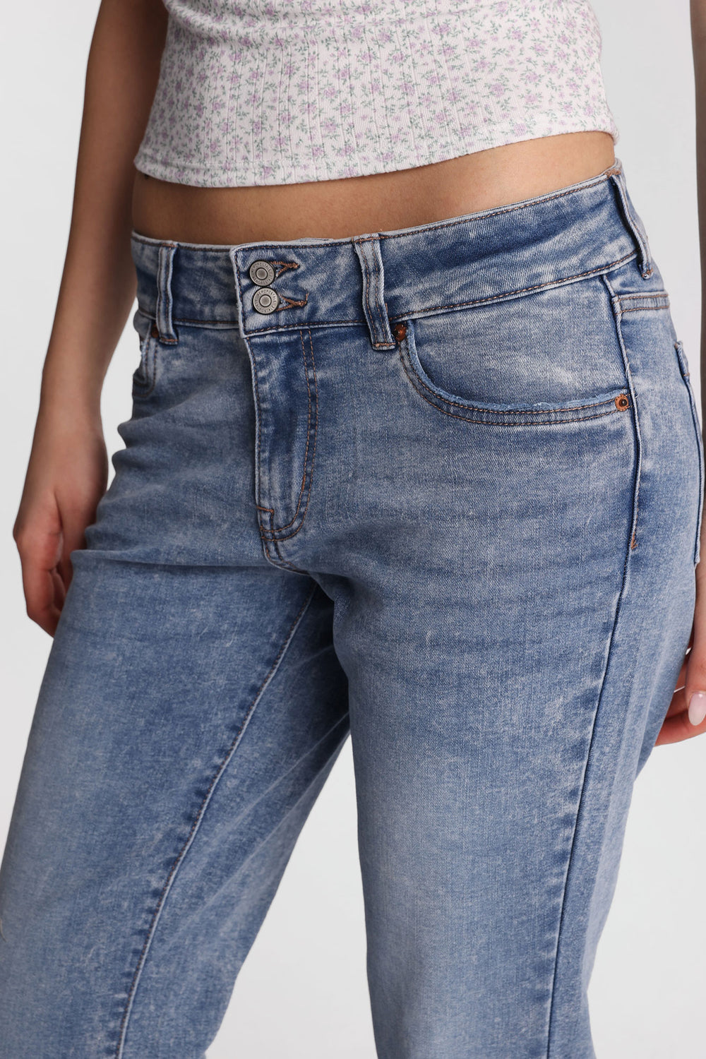 AERO Low Rise Flare Jeans AERO Low Rise Flare Jeans