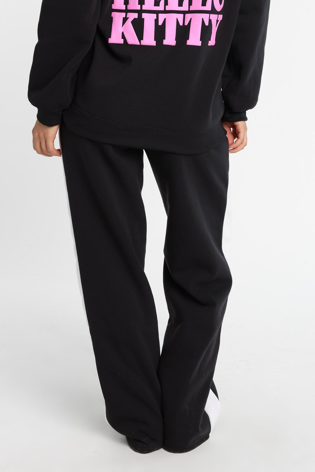 Jogger en molleton à jambe large imprimé Hello Kitty Jogger en molleton à jambe large imprimé Hello Kitty