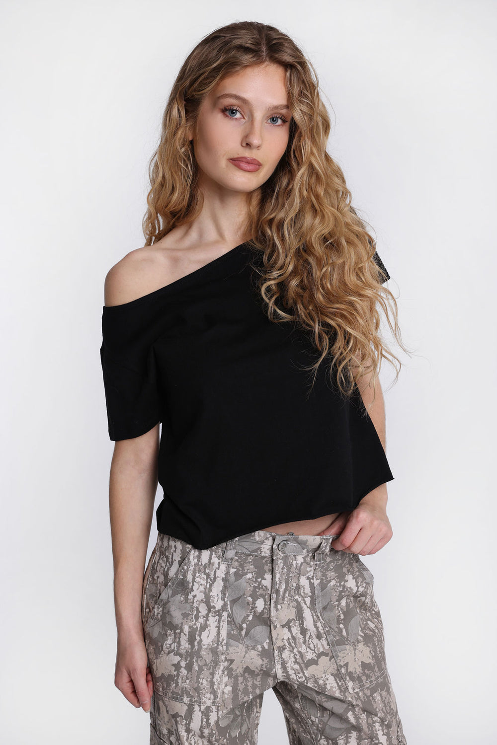 Aéropostale Off-Shoulder Short Sleeve Oversized Tee Aéropostale Off-Shoulder Short Sleeve Oversized Tee