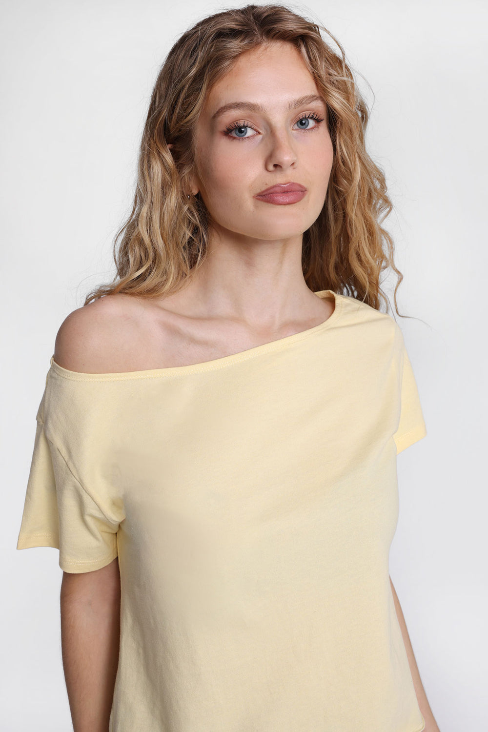 Aéropostale Off-Shoulder Short Sleeve Oversized Tee Aéropostale Off-Shoulder Short Sleeve Oversized Tee