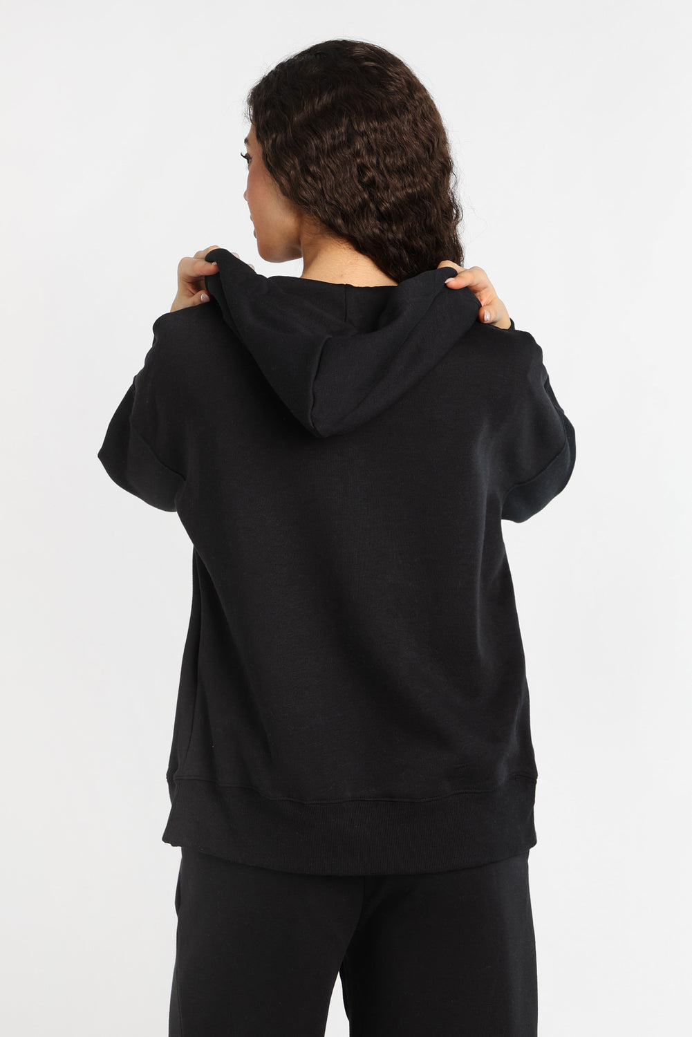 Haut à capuchon zippé surdimensionné AERO Haut à capuchon zippé surdimensionné AERO