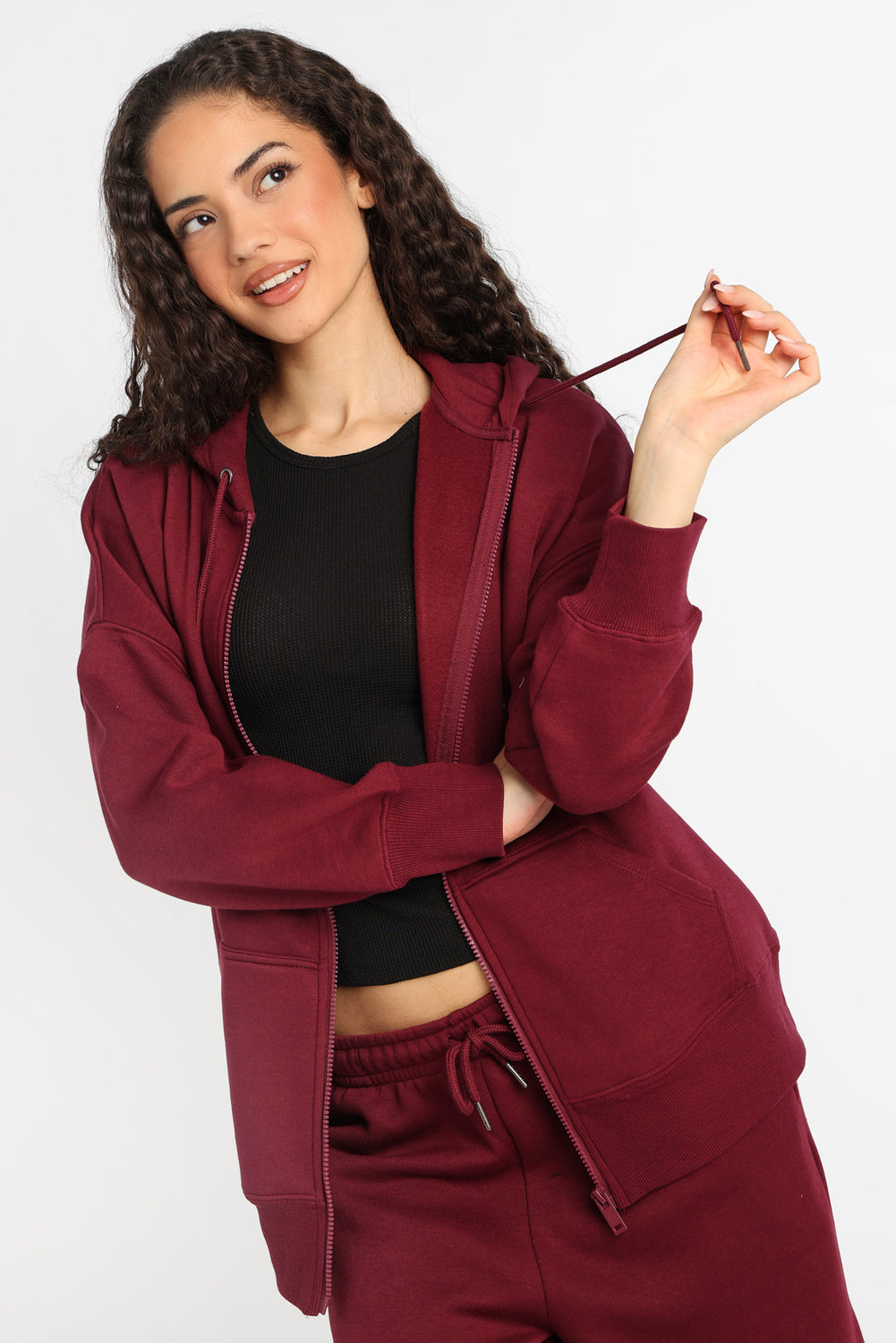 Haut à capuchon zippé surdimensionné AERO Haut à capuchon zippé surdimensionné AERO