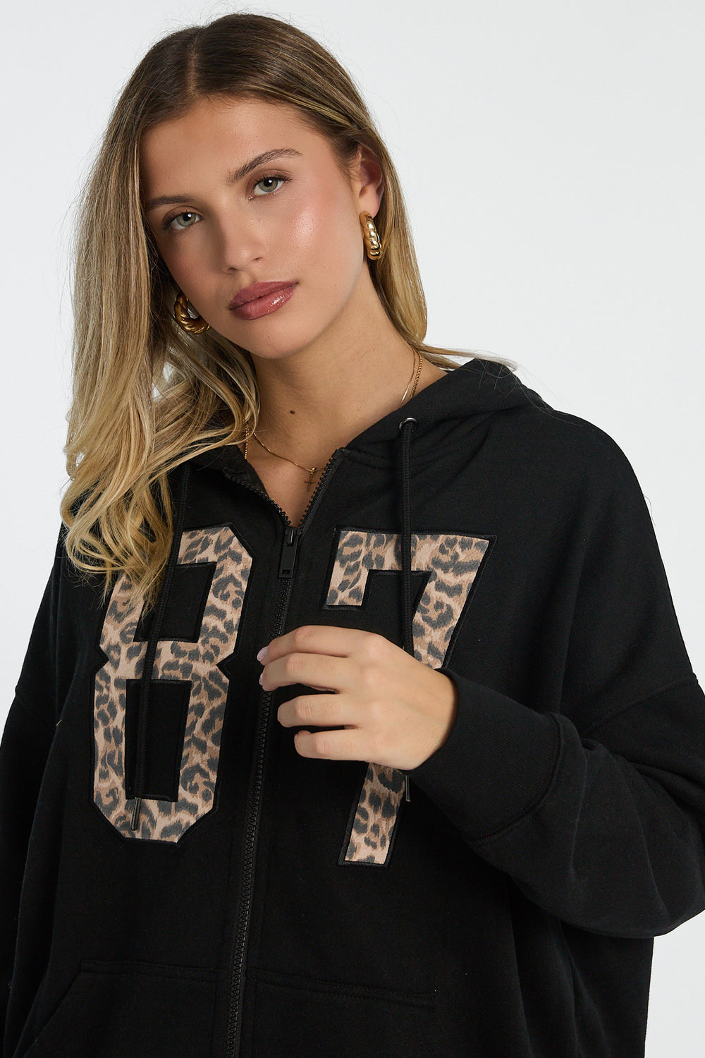 Haut à capuchon surdimensionné zippé AERO Haut à capuchon surdimensionné zippé AERO