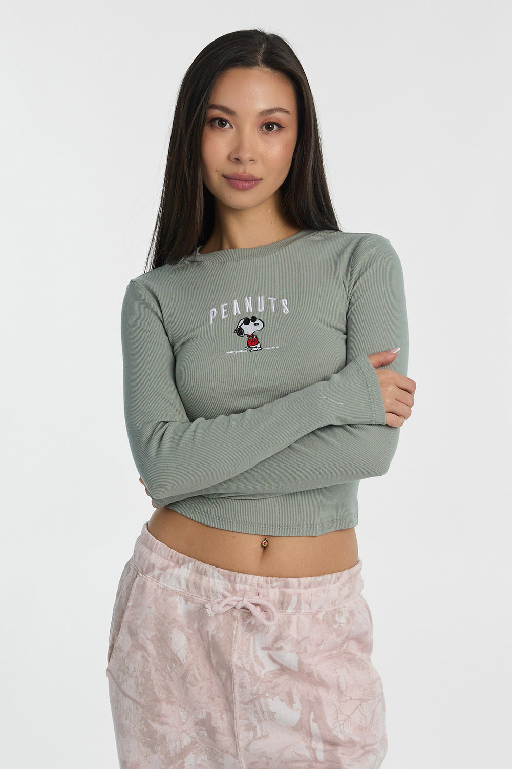 T-shirt ajusté à manches longues Peanuts Snoopy brodé T-shirt ajusté à manches longues Peanuts Snoopy brodé