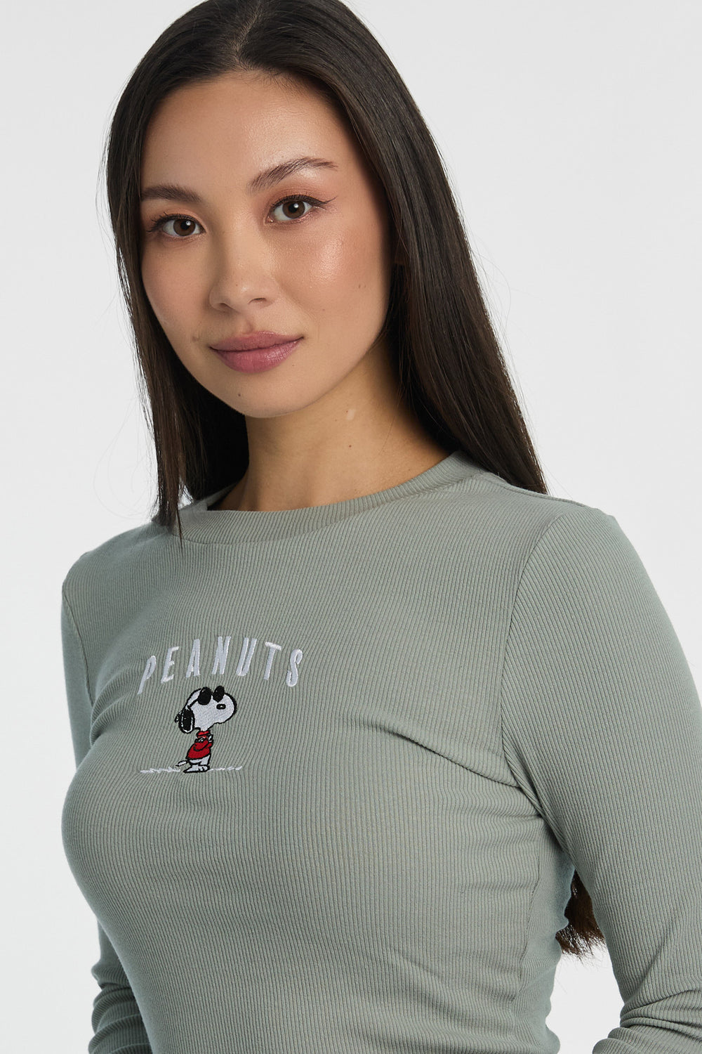 T-shirt ajusté à manches longues Peanuts Snoopy brodé T-shirt ajusté à manches longues Peanuts Snoopy brodé
